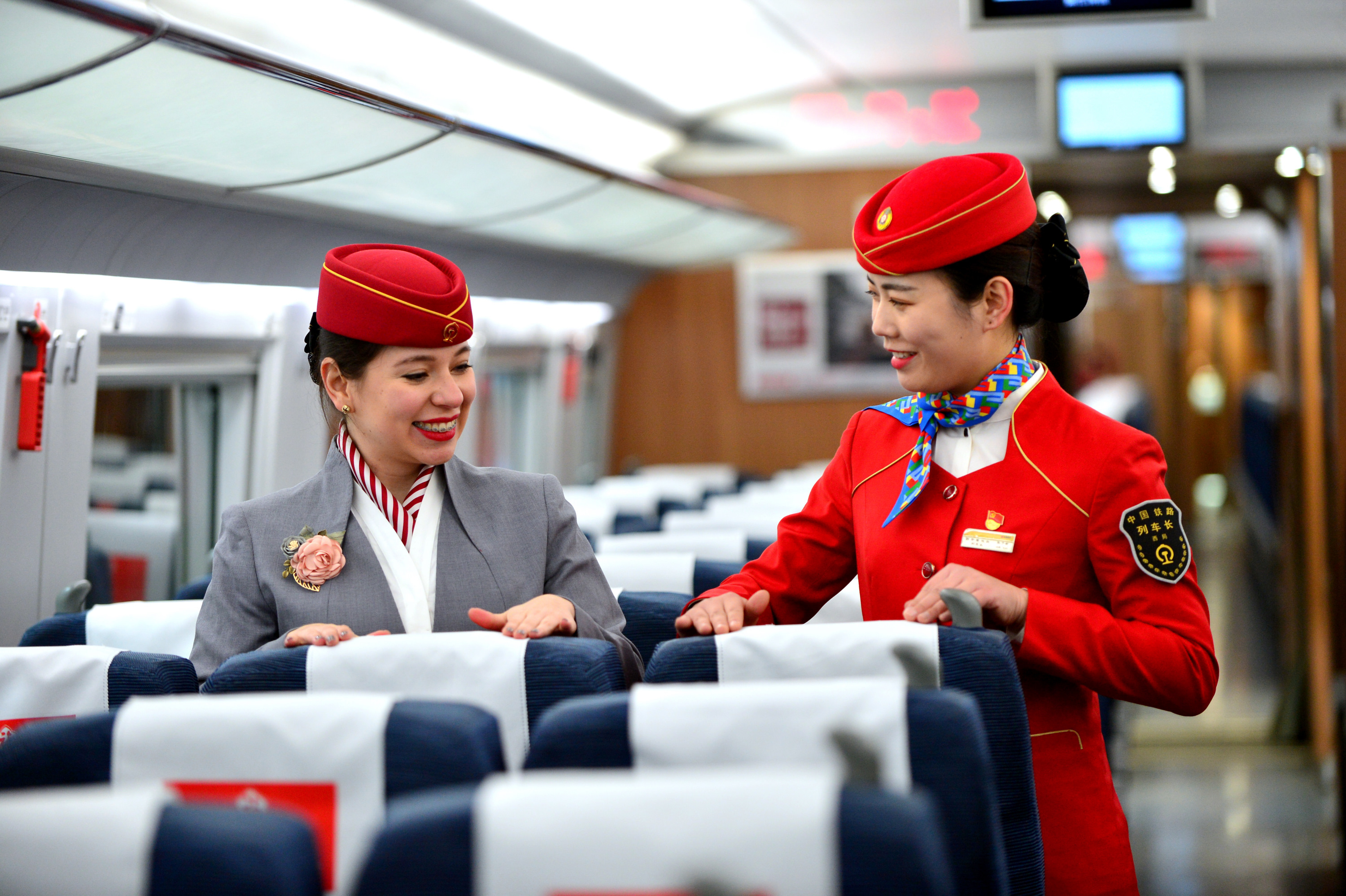 迎春運，展風采——重慶高鐵乘務員全面啟動禮儀專項培訓